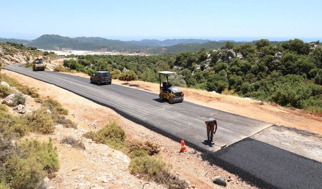 Demre ile Kaş arasındaki 40 yıllık yol sorunu çözülüyor