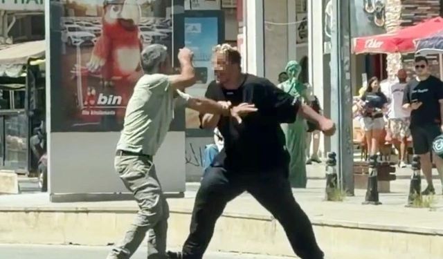 Antalya'nın göbeğinde yumruk ve tekmeler havada uçuştu
