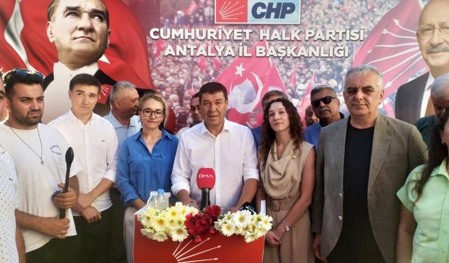 CHP Antalya'da Hasan Şahin, yönetimi MYK'ya sundu