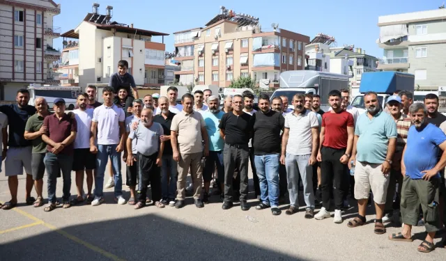 Kepez'de pazarcılardan protesto: Esnaf tezgah açmadı