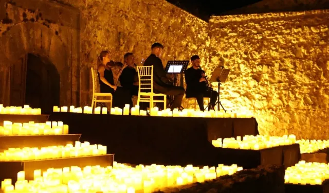 Kırkgöz Han'da masal gibi gece: Candles And Echoes Orkestrası büyüledi