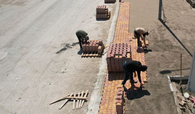 Kumluca'da yaya yolları yenilendi