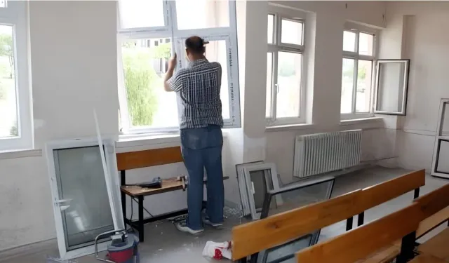 FİNİKE'DE İKİ OKUL İÇİN ONARIM İŞİ YAPILACAK