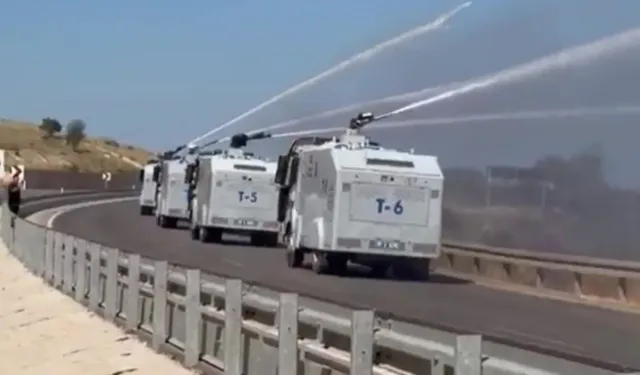 Kumluca'daki yangında TOMA’ların müdahale görüntüleri dikkat çekti