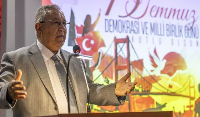 Antalya’da 15 Temmuz töreninde duygu dolu anlar! Rektör, şehit dostu Varank’ı andı