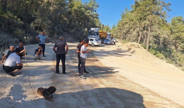 Antalya’da taş ocağı isyanı! Köylüler kamyonların önüne kesti