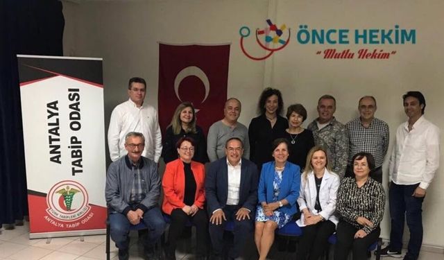 Antalya’da hekimler kota uygulamasına tepki gösterdi
