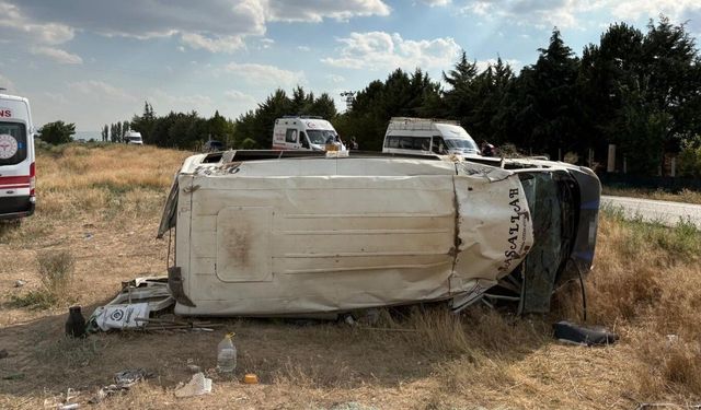 Konya'da tarım işçilerini taşıyan minibüs devrildi: 17 yaralı