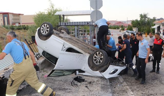 Karaman'da otomobil takla attı: 4 tıp fakültesi öğrencisi yaralandı
