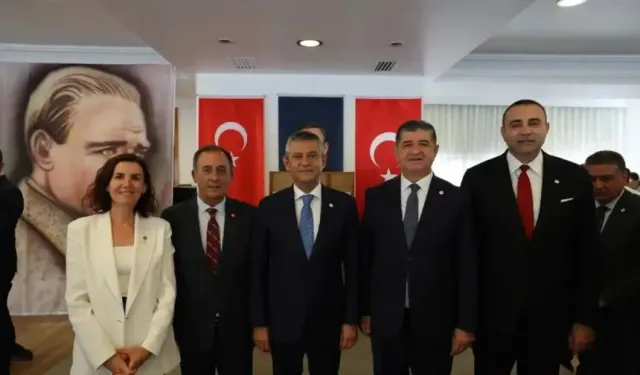 Yeni Parti bağış kampanyasına Antalya milletvekillerinden destek
