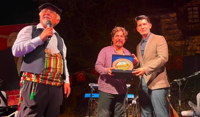 Akseki’de Uğur Önür rüzgarı! Badem Festivali’nde türkü şöleni