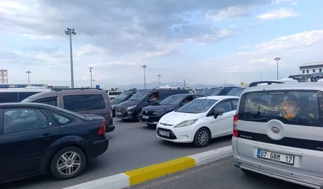 Antalya Havalimanı’nda kriz büyüyor: 2 saat bagaj, 40 dakika trafik, Terminal 1 tepkisi