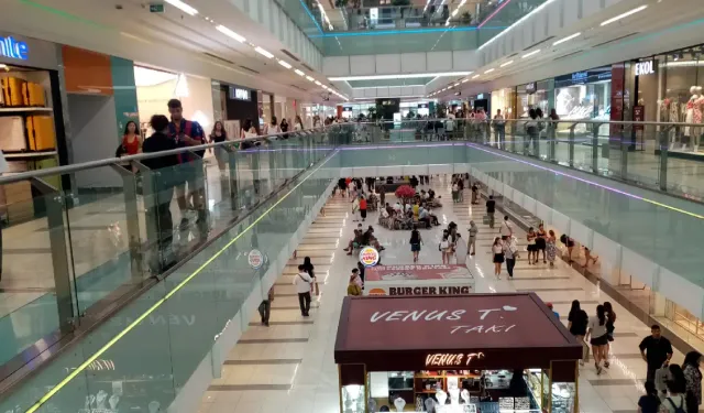 Antalya’da AVM’ler doldu taştı! vatandaşların geliş nedeni farklı çıktı