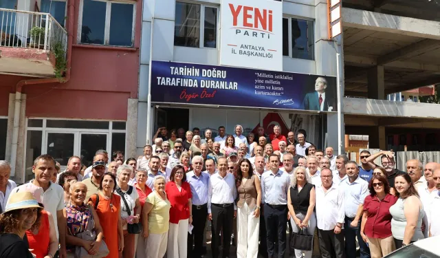 Antalya'da iki belediye başkanı Yeni Parti'de!
