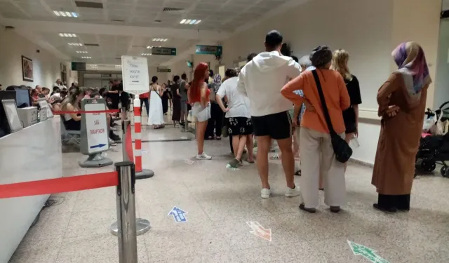 Antalya'da acil serviste alarm veren yoğunluk! Saatlerce sıra bekliyorlar