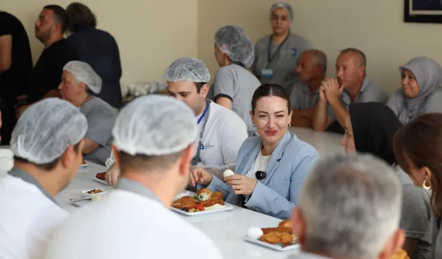 Büyükşehir’in aşevi her gün 2 bin sofraya sıcak yemek ulaştırıyor