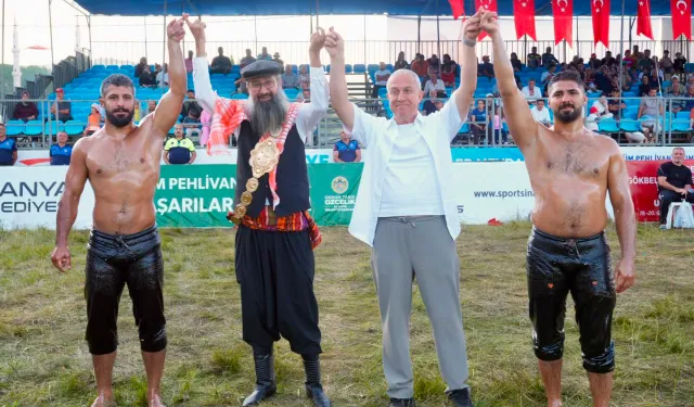 Gökbel Yağlı Güreşleri'nde ebedi kemer Enes Doğan'ın