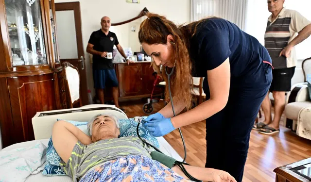 Muratpaşa’da sağlık hizmeti kapıya geliyor: 72 bin işlem yapıldı