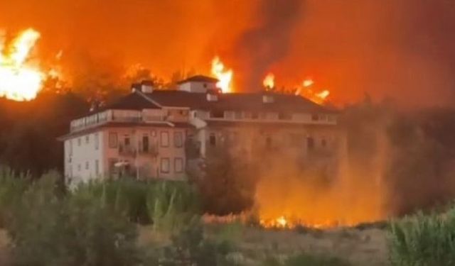 Fethiye’de yangın evlere yaklaştı: Huzurevi tahliye ediliyor!