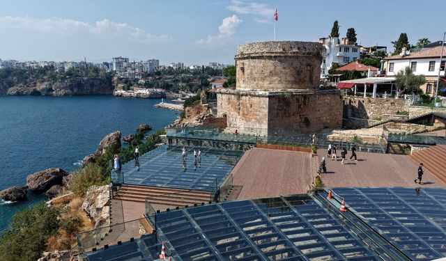 Antalya’nın 2 bin yıllık Hıdırlık Kulesi yeniden ziyaretçilerin gözdesi