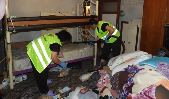 Kepez'de çöp evden 5 kamyon atık çıkartıldı