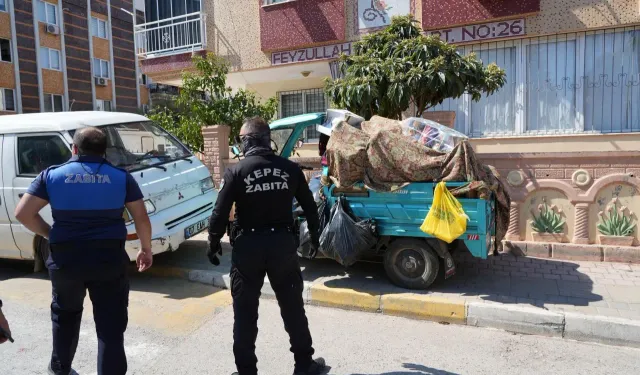 Kepez’de zabıtadan seyyar satıcı operasyonu