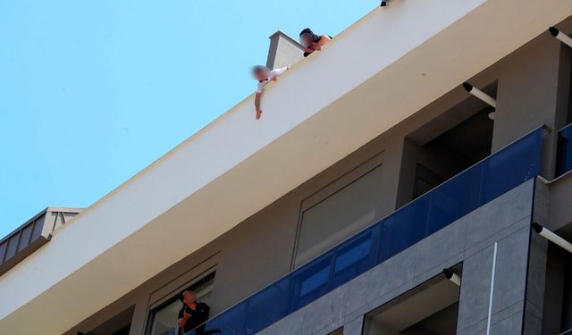 Konyaaltı'nda aylardır paralarını alamayan işçiler inşaat çatısına çıktı