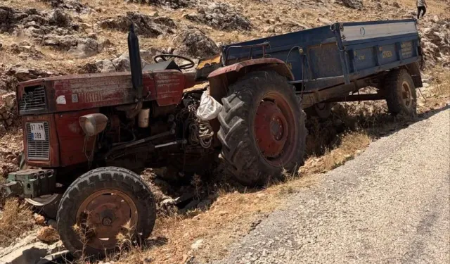 Korkuteli’de TIR’ın çarptığı traktörün sürücüsü hayatını kaybetti