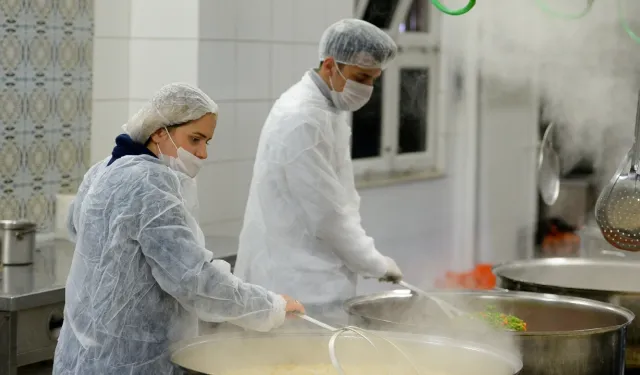 Muratpaşa’da aşevinden her gün 600 haneye sıcak yemek