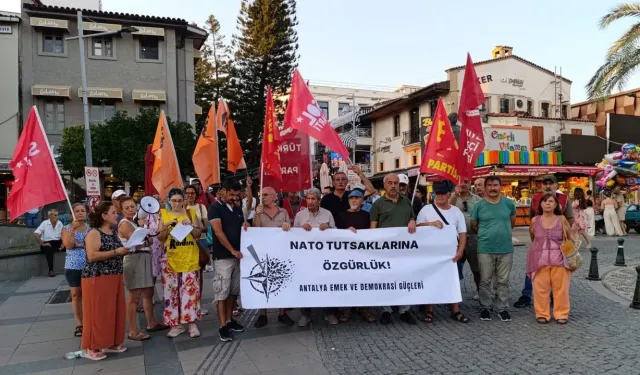Antalya’da NATO protestosu: “Tüm tutsaklar serbest bırakılsın!”