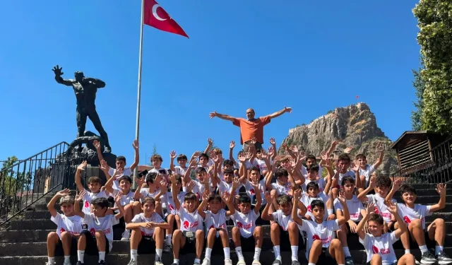 Antalya’nın U12 Futbol Karması, Zafer Kupası için Afyonkarahisar’da