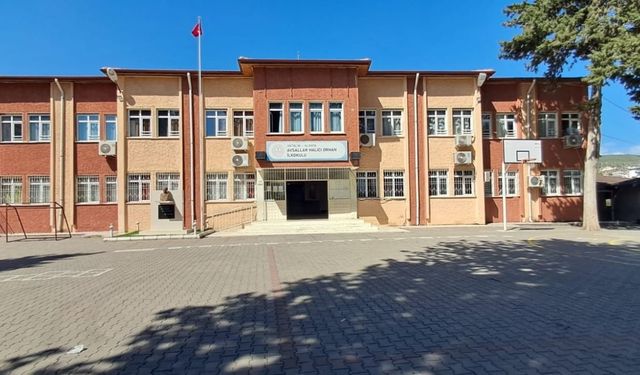 Alanya Halıcı Orhan İlkokulu’nda neler oluyor: Zeytin ve kitap gelirleri nerede?