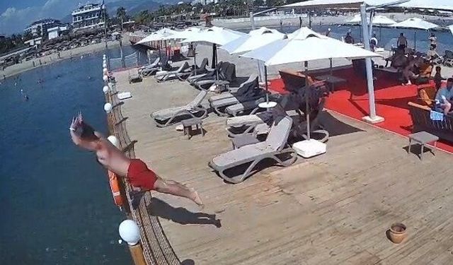 Alanya’da yasak uyarısına rağmen denize atlayan tatilci öldü