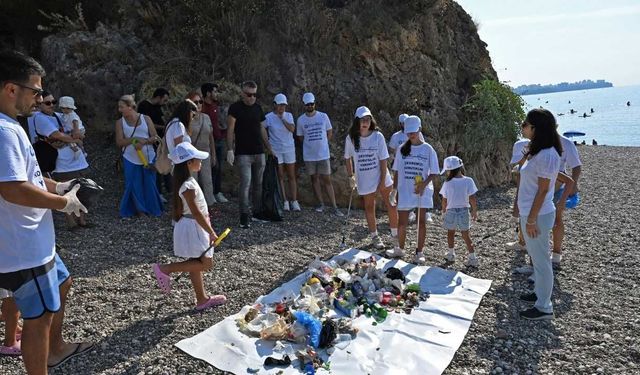 Konyaaltı Sahili’nde her gün 60 ton atık çıkıyor