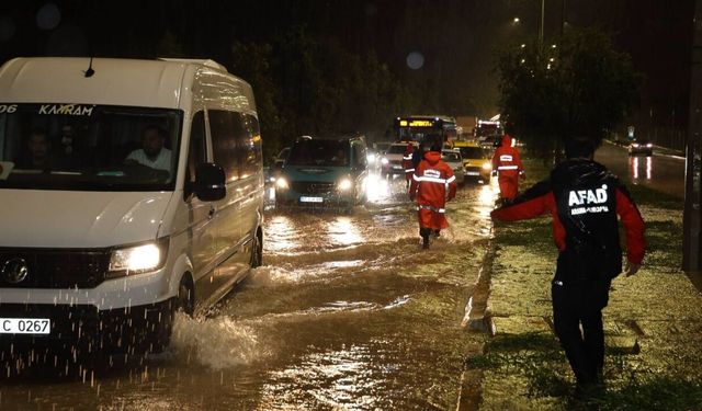 Sarı kod kâbusu! Antalya’da yollar nehre döndü, uçaklar başka illere yönlendirildi
