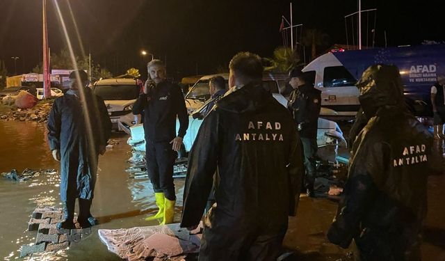Antalya’da kriz anları: Mahsur kalan öğretmen ve öğrenciler kurtarıldı!