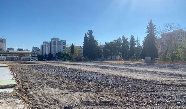 Antalya’nın kalbindeki ‘moloz tarlası’ tarih oldu! Mahalleli şimdi park istiyor