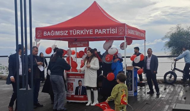 Antalya'da yağmura rağmen BTP’den Cumhuriyet coşkusu