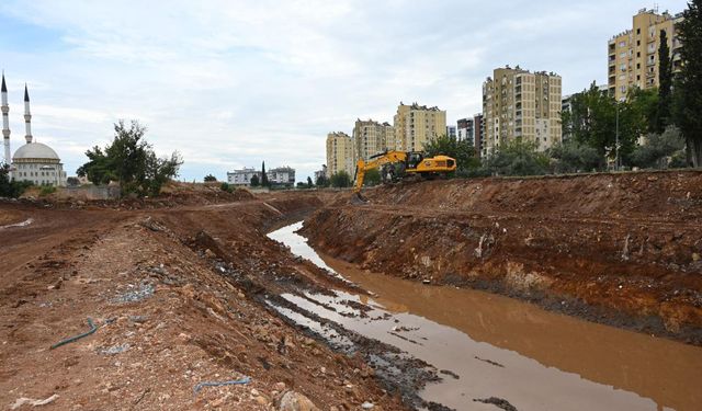 Kepez Ay Deresi'nde sel riskine karşı 450 metrelik etap tamamlandı