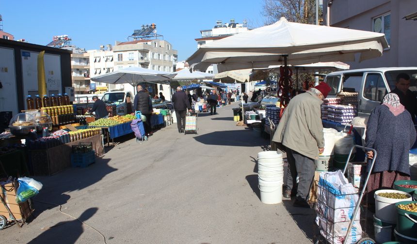 Antalya'da bir salı geleneği!  Muratpaşa Salı Pazarı’nda güncel sebze meyve fiyatları...