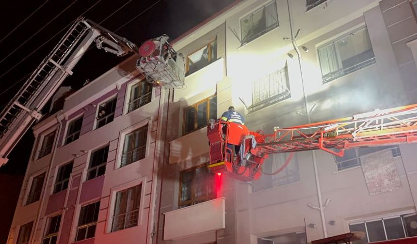 Eskişehir'de korkutan yangın! Apartmanın garajında başladı, onlarca kişi evinde mahsur kaldı...
