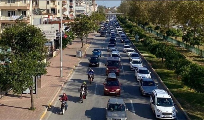 Antalya'da trafik çilesi bitecek mi? Cumhur'un Büyükşehir adayı Hakan Tütüncü açıkladı!