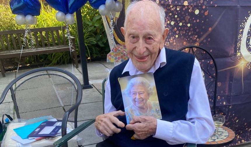 Dünyanın en yaşlı erkeği 111 yaşındaki İngiliz John Tinniswood oldu!