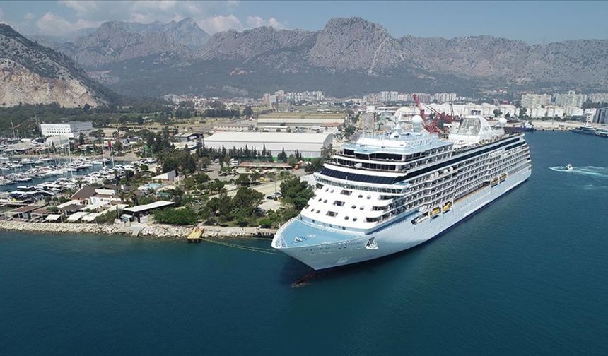 Türkiye'ye Kruvaziyer ile rekor yolcu! Antalya'ya kaç gemi yanaştı?