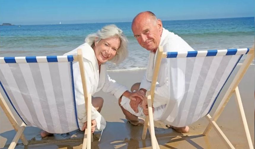 Emekliler, ücretsiz konaklama için Antalya'ya akın etti!