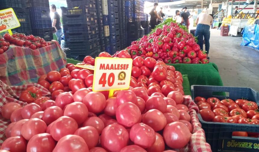 Antalya’da meyve ve sebze fiyatlarındaki ateş düşmüyor… Alışveriş durma noktasına geldi!