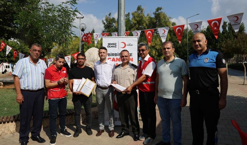 Hayata hem kandan hem candan bağlı polis ve askere madalya