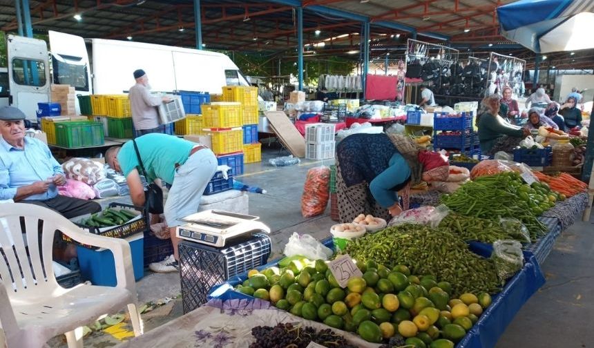 Antalya’da zamların önüne geçilemiyor… Pazarda alışveriş durma noktasında