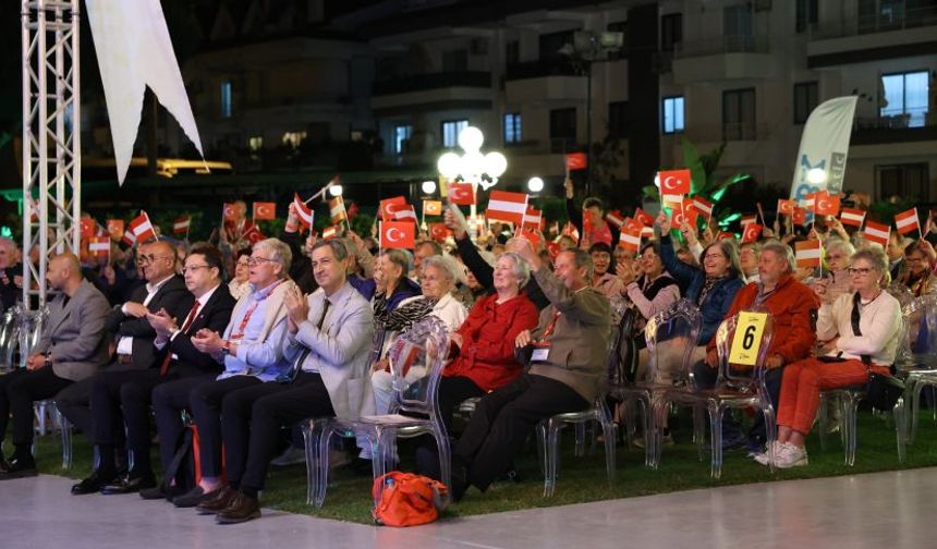 31 yıl sonra Marmaris’e gelen turistlere ‘Hoş geldiniz' partisi