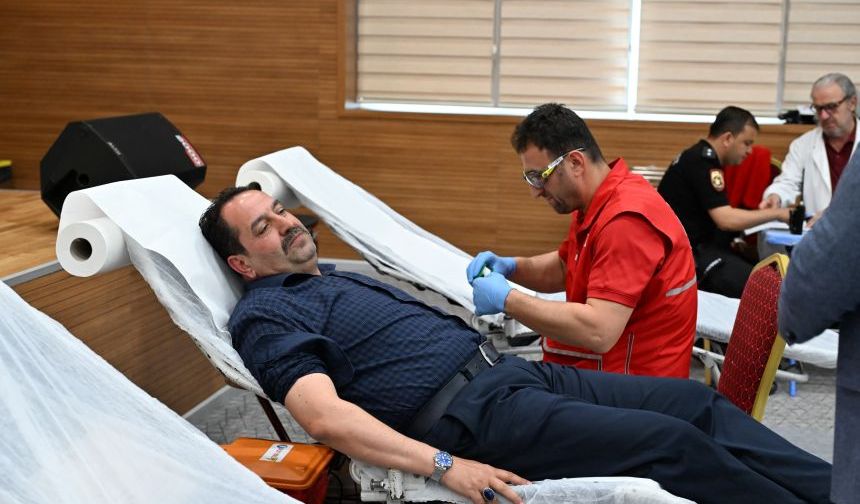 Antalya polisi kan bağışı için sıraya girdi